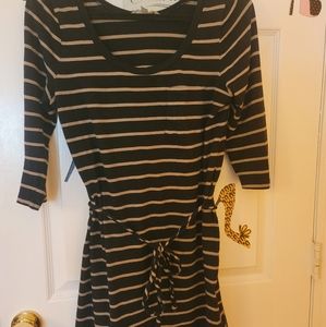 Banana Republic tunic t-shirt dress. Black and Tan, size M